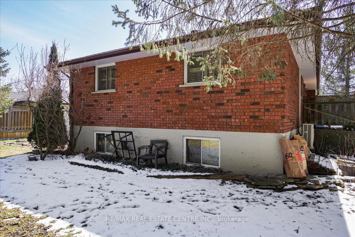 30 JARDINE Crescent photo 37