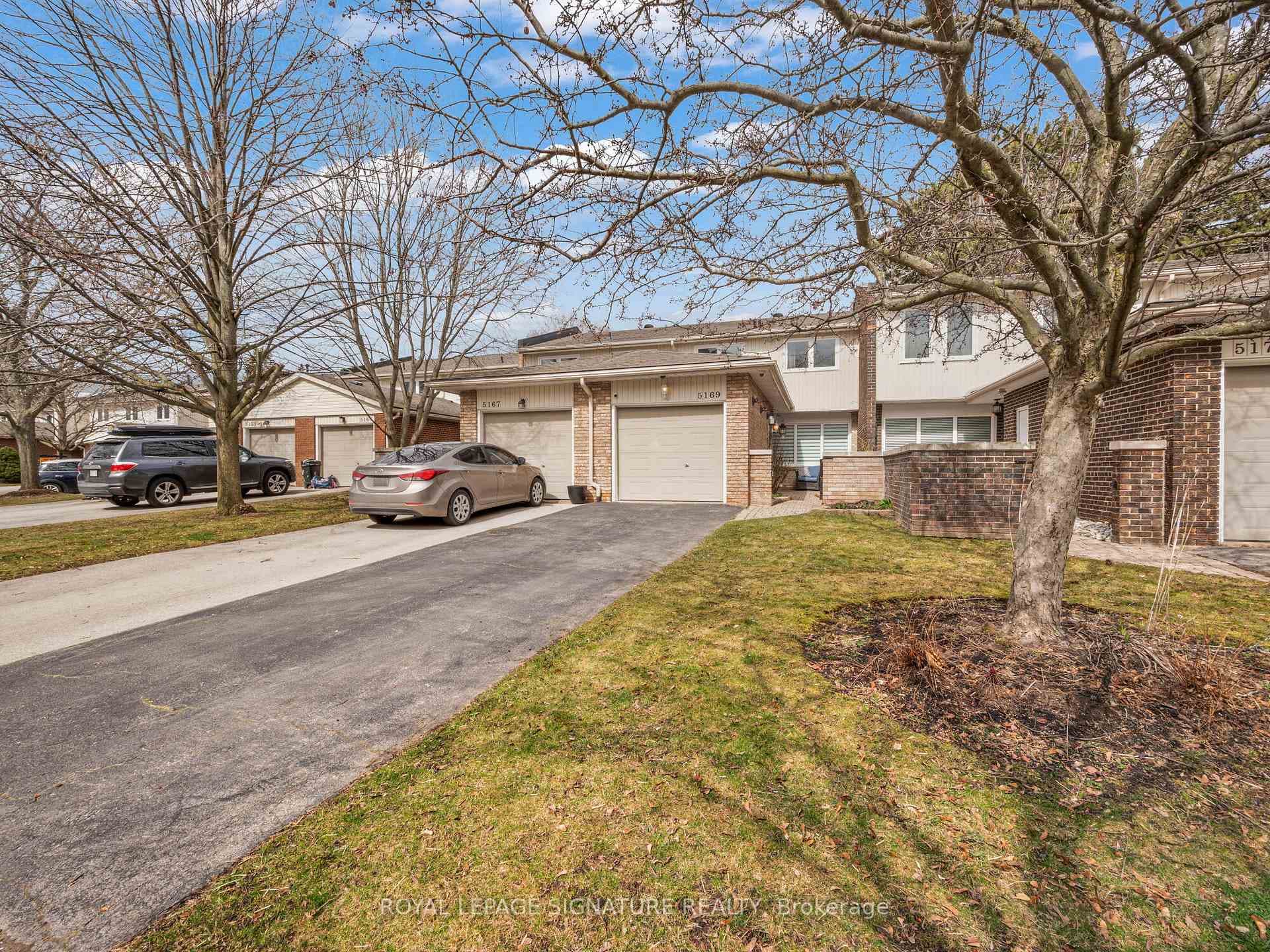 5169 Banting Court photo 3