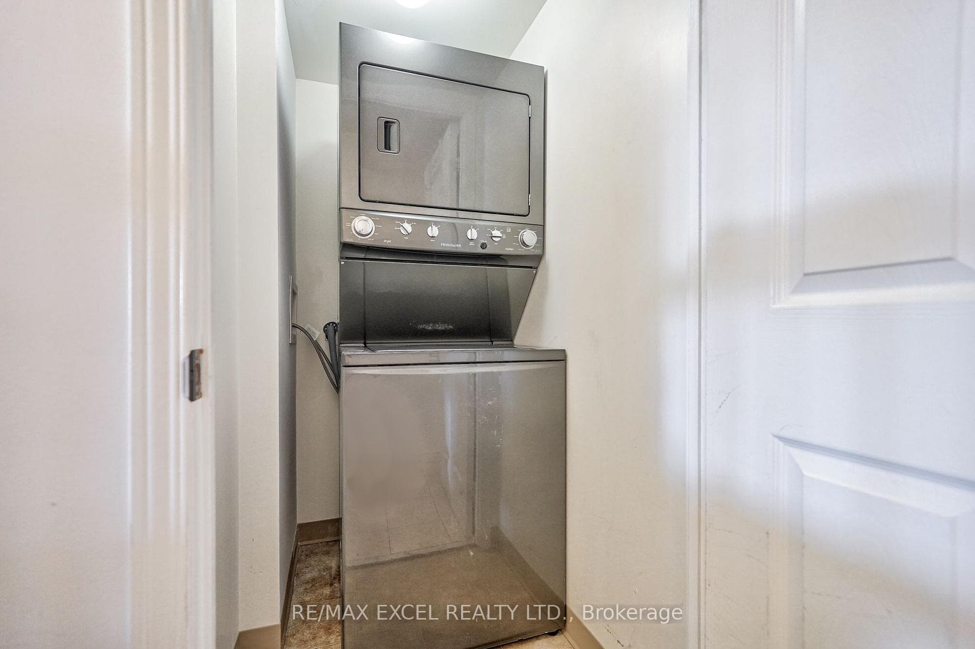 68 Grangeway Avenue Unit 711 photo 32