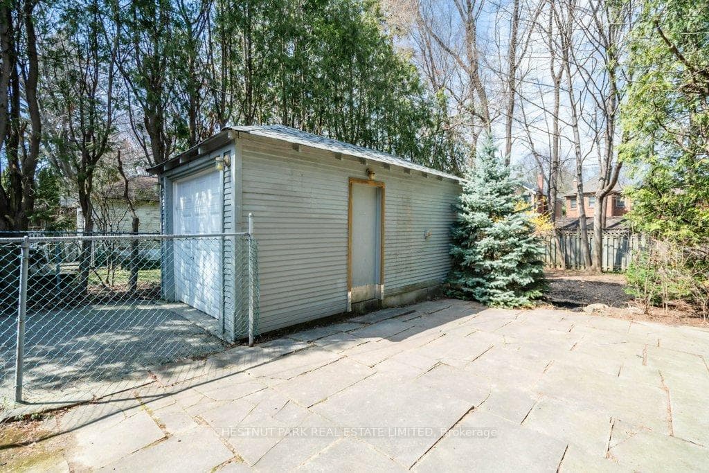 218 Lawrence Avenue photo 33