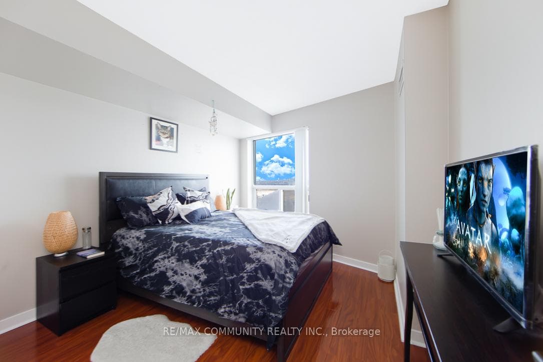 38 Lee Centre Drive Unit 1903 photo 2