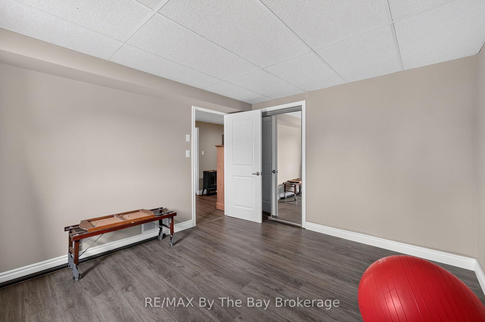 1434 RIVER Road photo 31