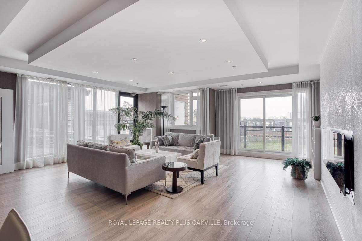 Amenities - Lounge