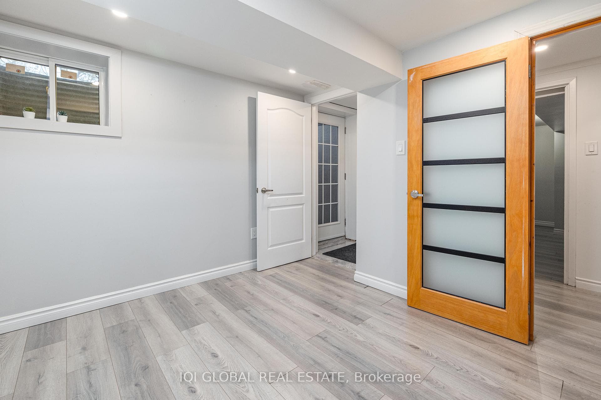 927 Elgin Street photo 25