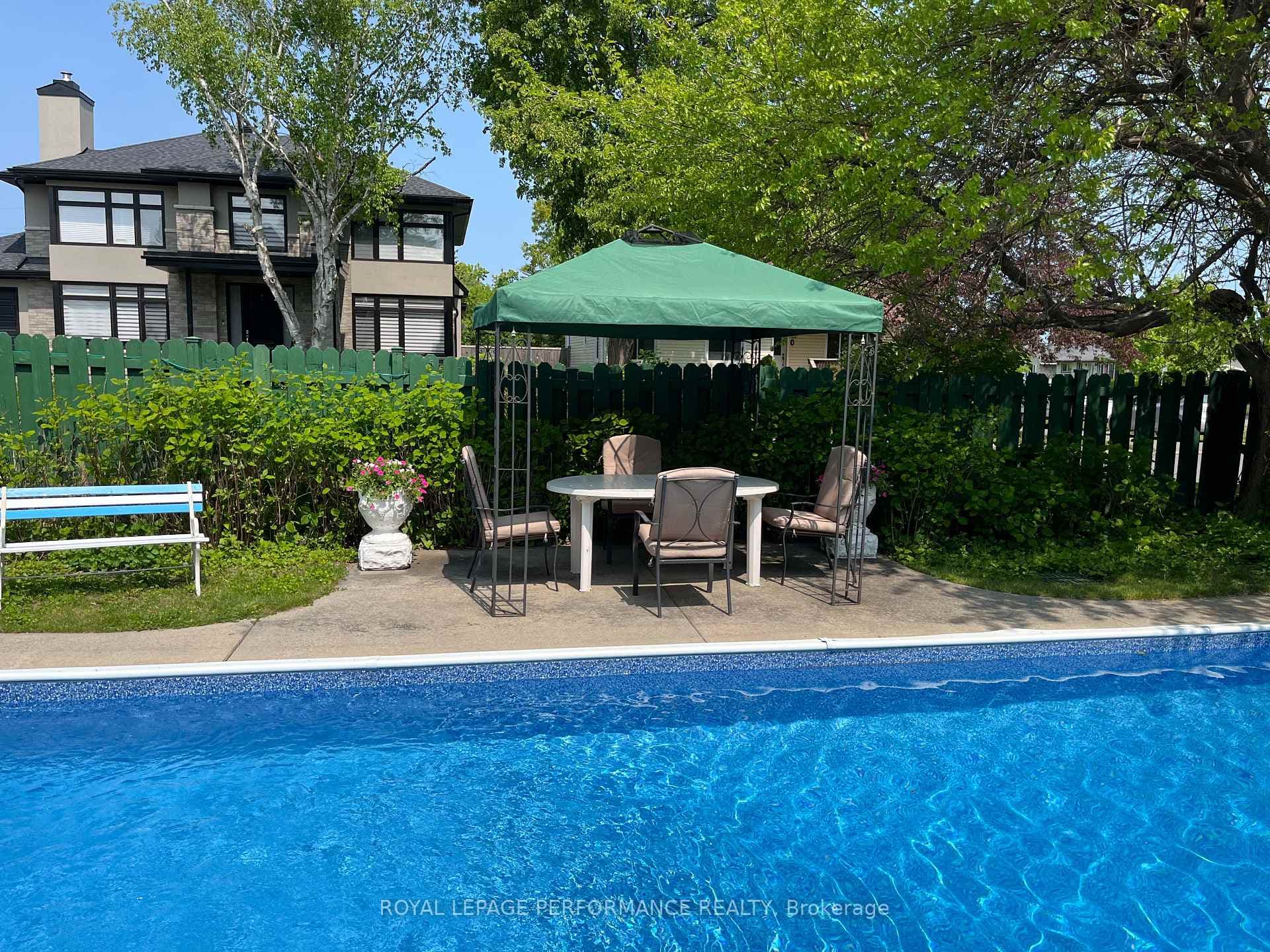 34 Hilliard Avenue photo 42