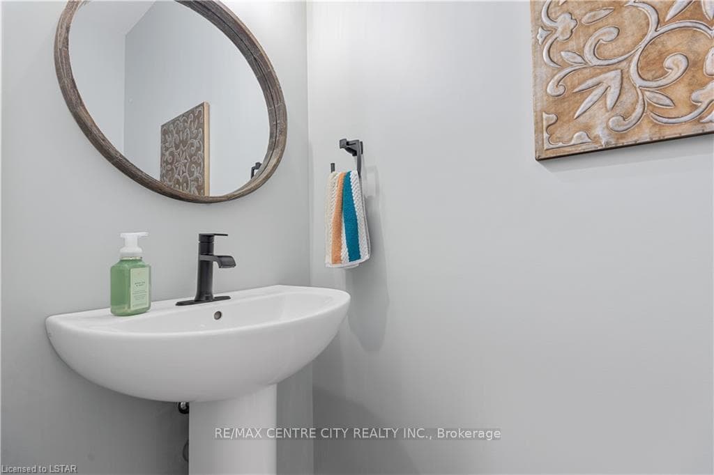18 MELROSE Court photo 15