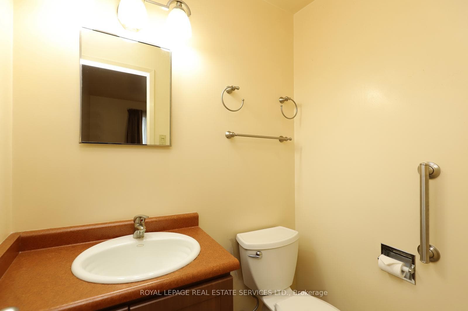 2671 Homelands Drive photo 14