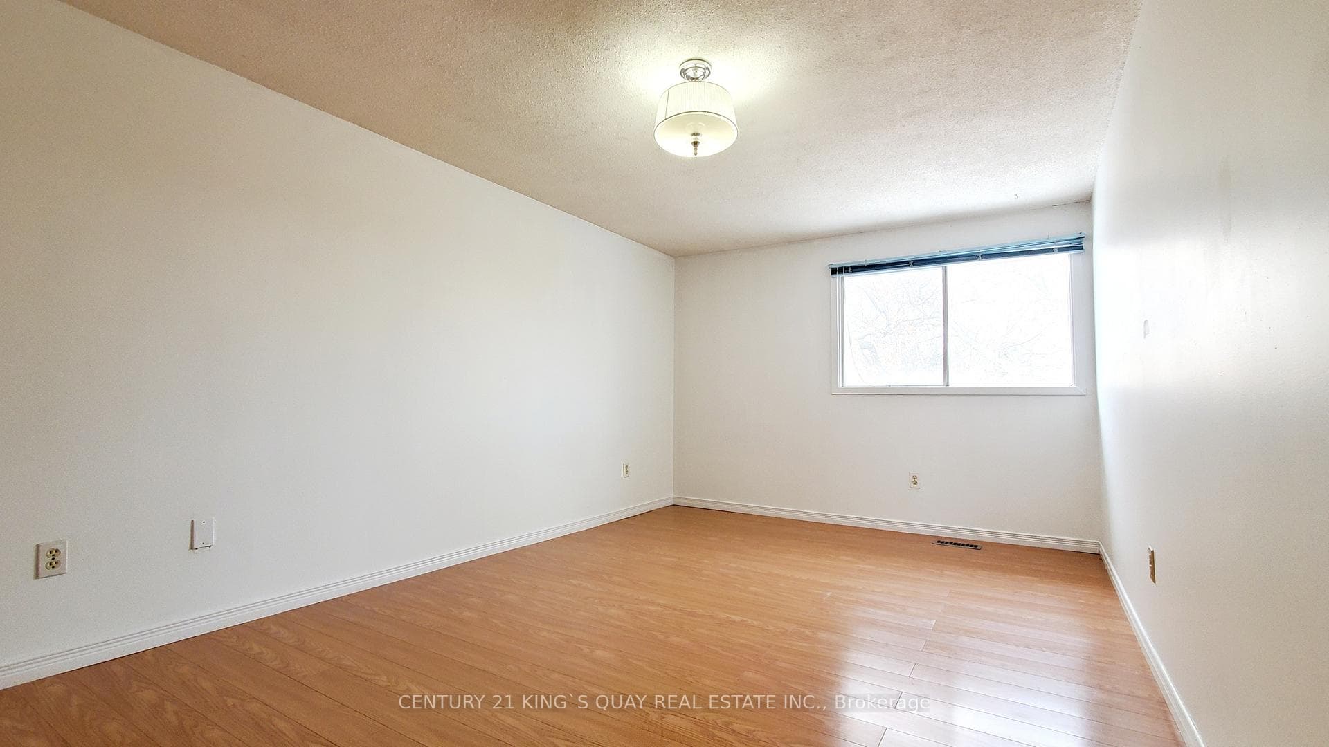 6 Cottsmore Crescent photo 17
