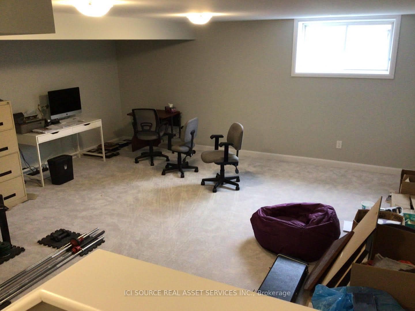 1018 Speedvale Court photo 15