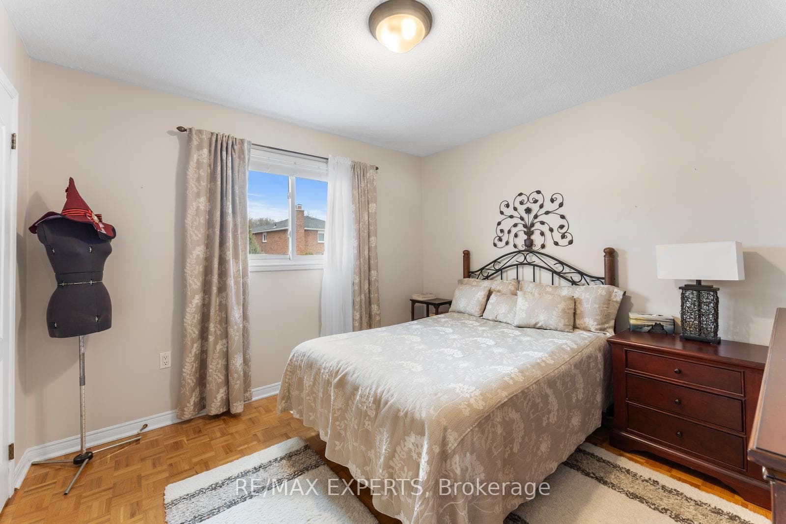130 Pentland Crescent photo 29