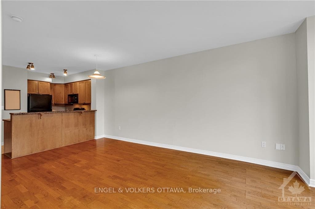 570 LAURIER Avenue Unit 404 photo 9