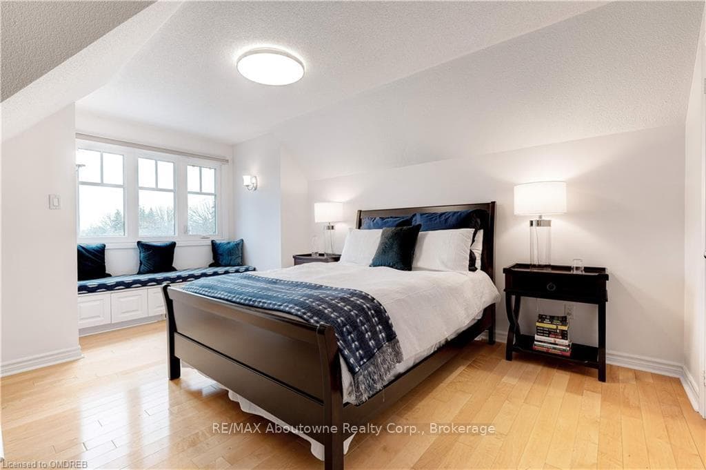 Bedroom with window seat