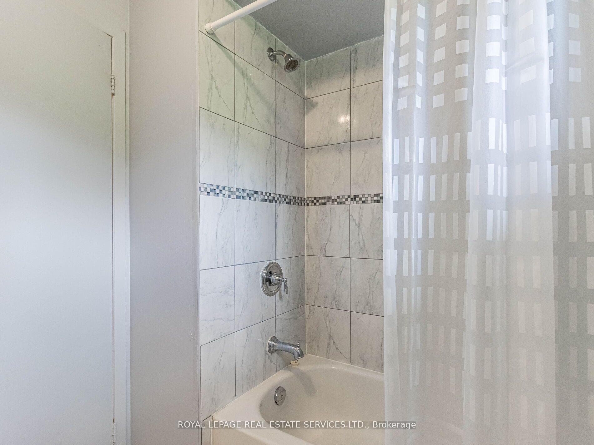 113 Fairglen Avenue photo 21