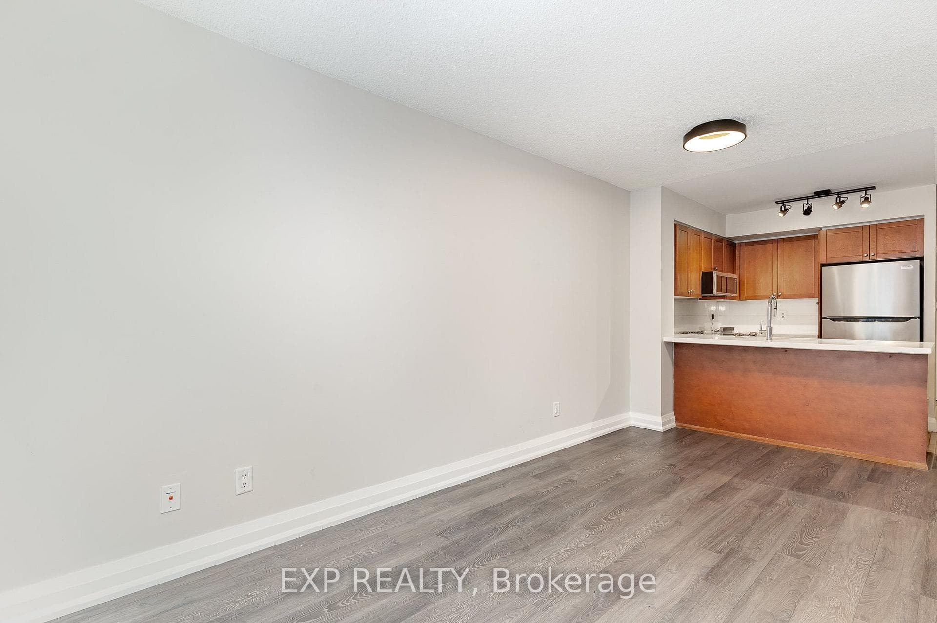 230 King Street Unit 614 photo 10