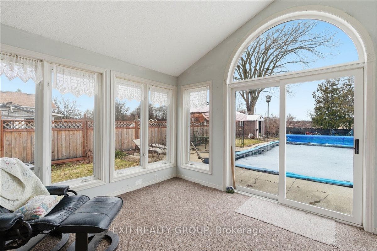 198 Chatterton Valley Crescent photo 21