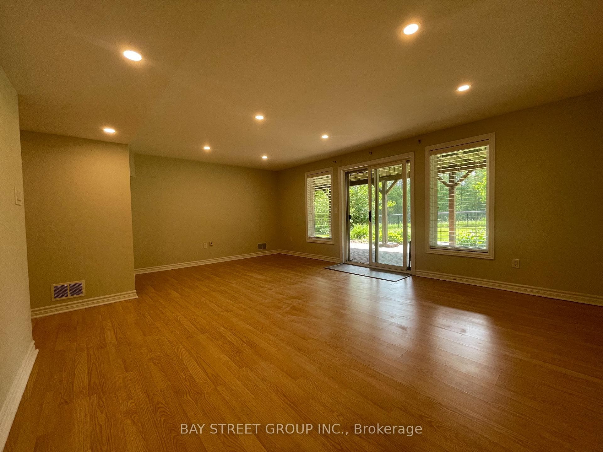 19 Silversmith Court photo 42