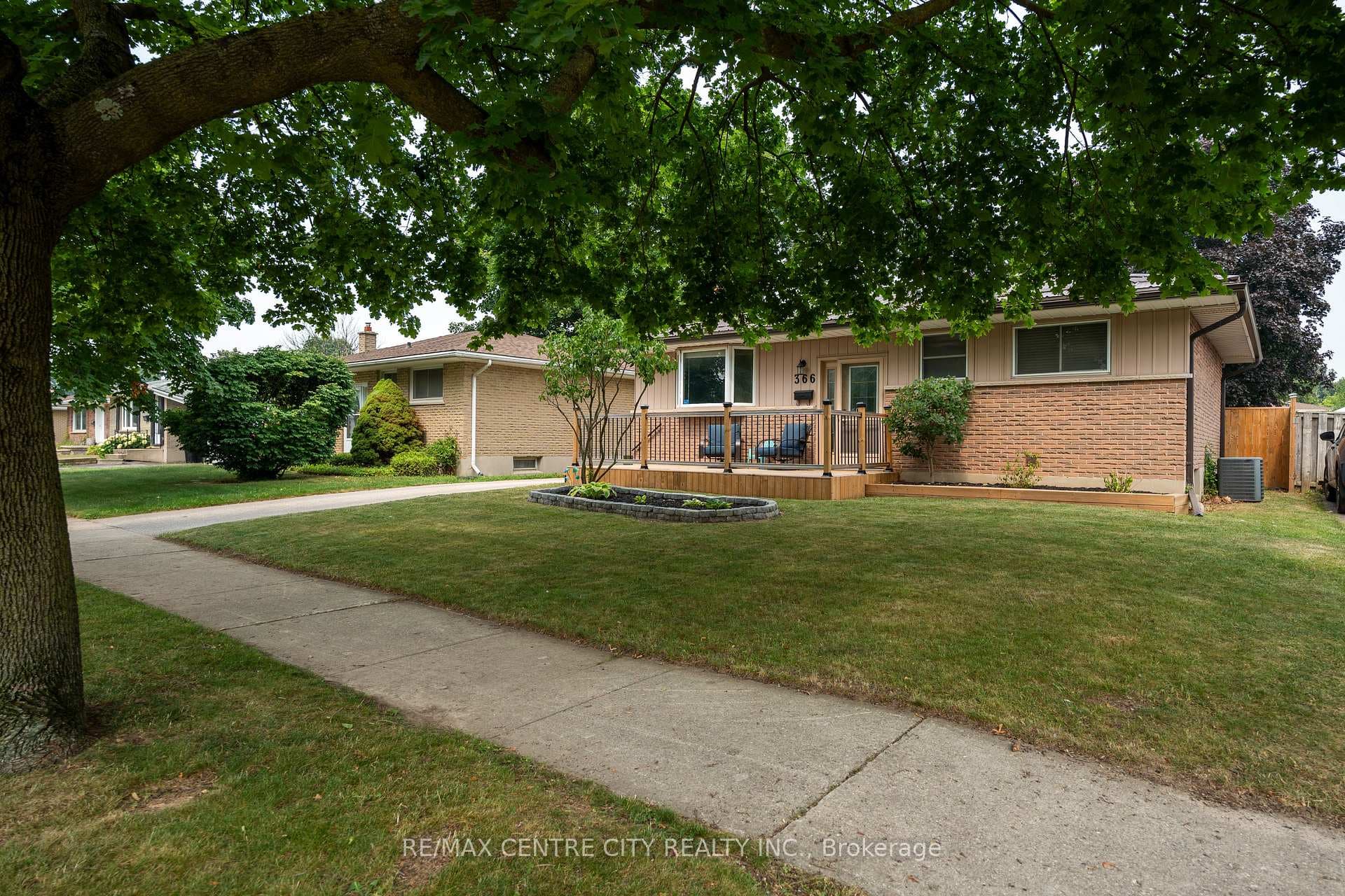 366 Hudson Drive photo 3