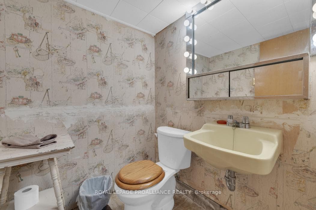 48 Janlyn Crescent photo 31