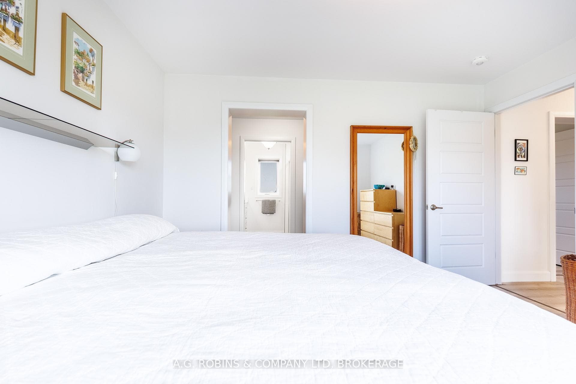 11716 LAKESHORE Road photo 29