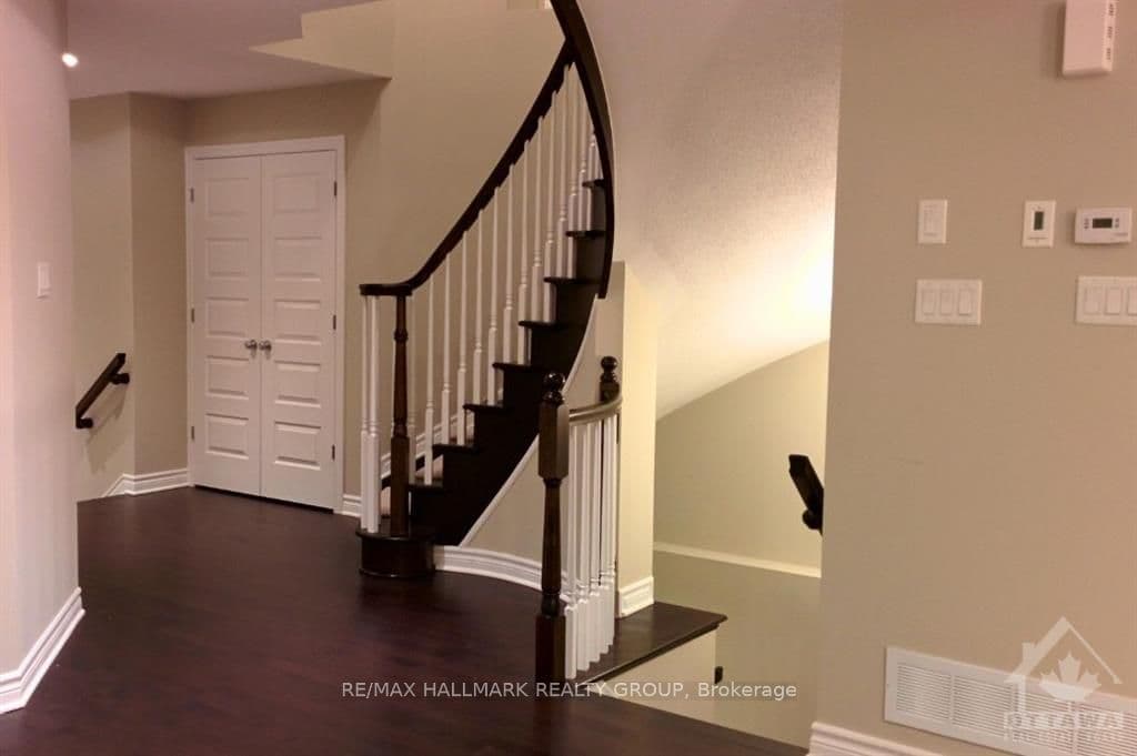 329 TOURMALINE Crescent photo 4