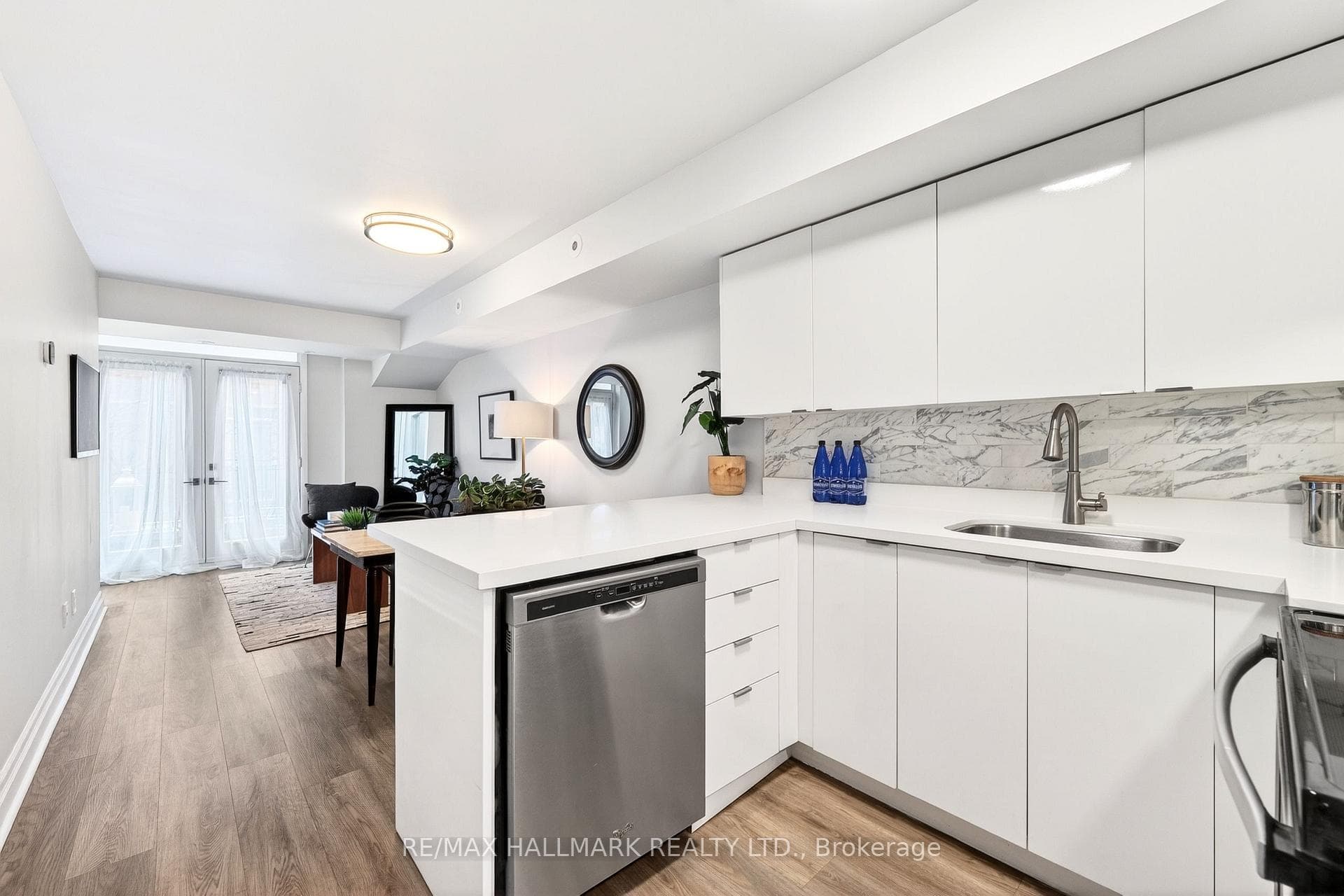 Built-in Dishwasher with high gloss white cabinets