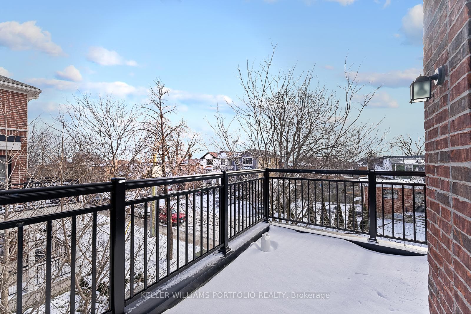 50 Carnation Avenue Unit 131 photo 38