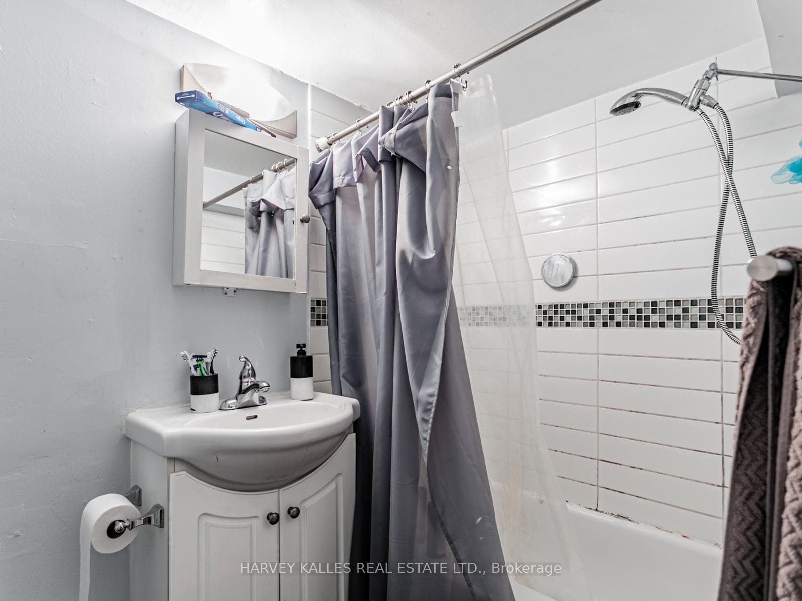 45 Strathmore Boulevard photo 22