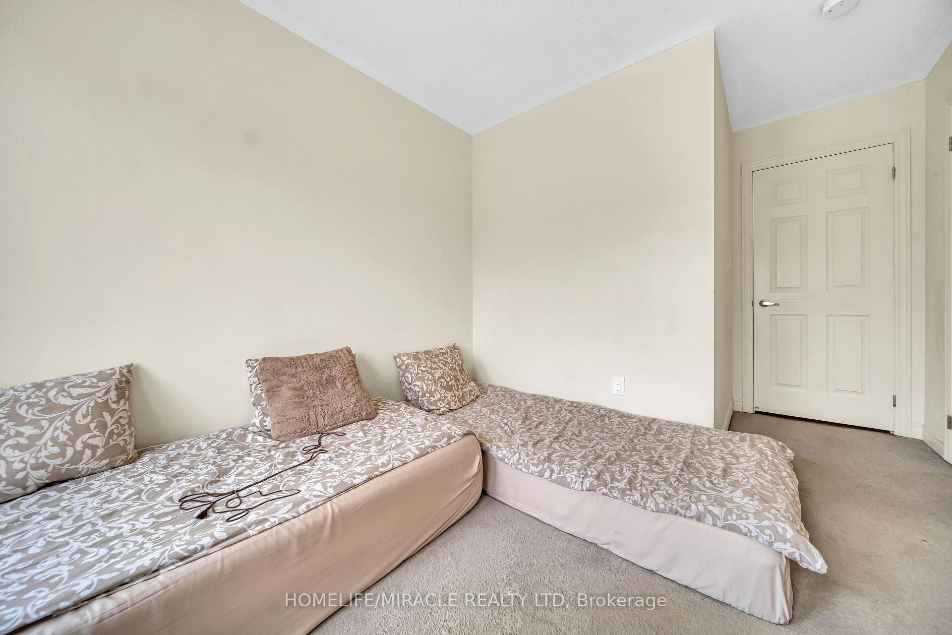 1195 Kettering Drive photo 28