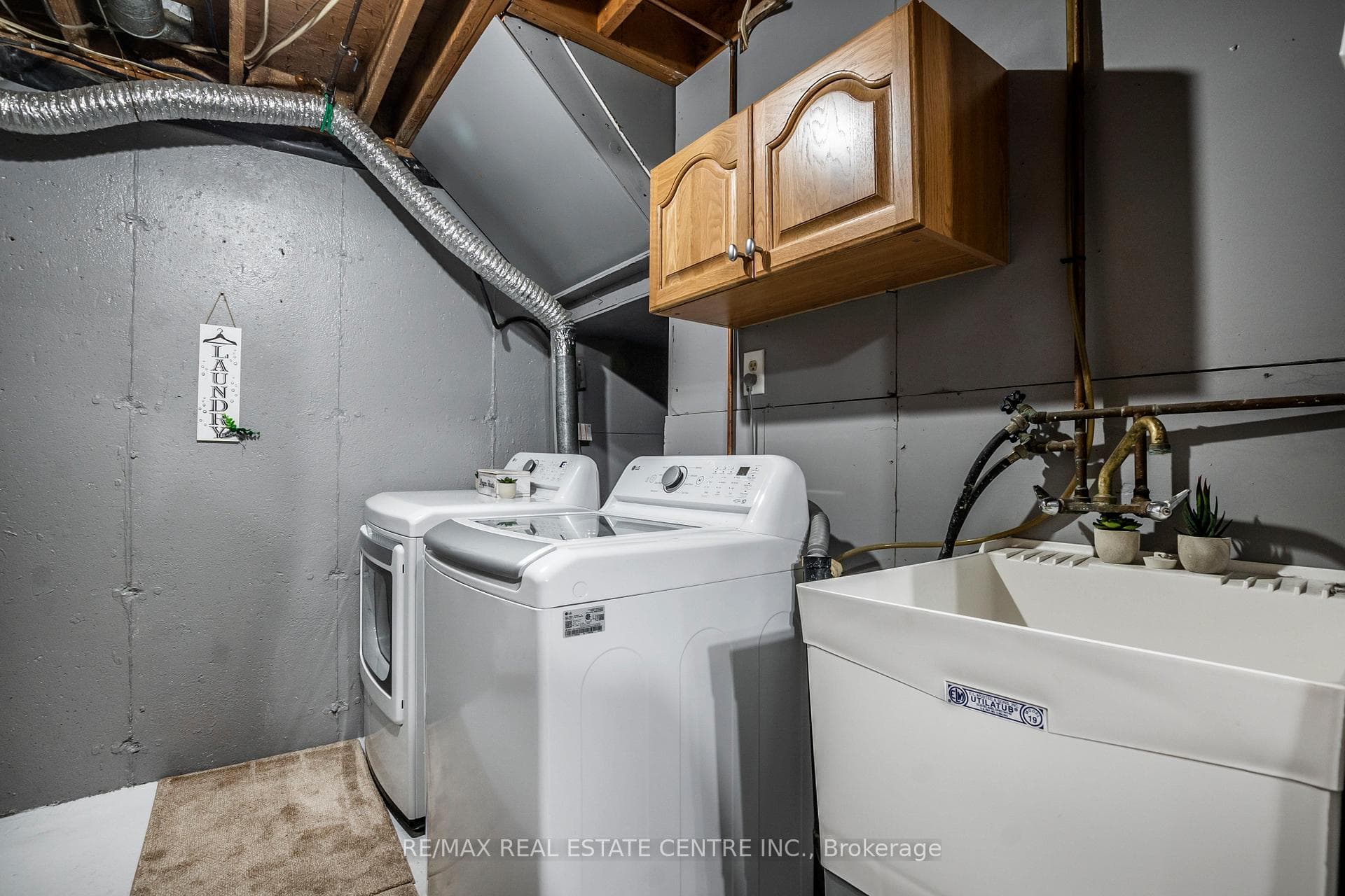 250 Satok Crescent Unit 18 photo 29