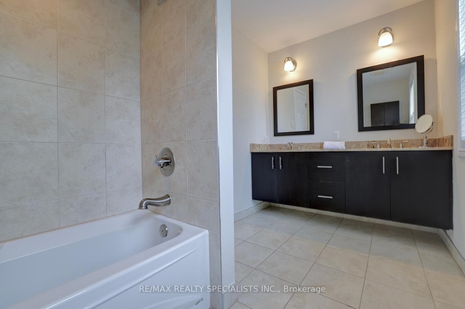 2510 Maid Marian Place photo 29