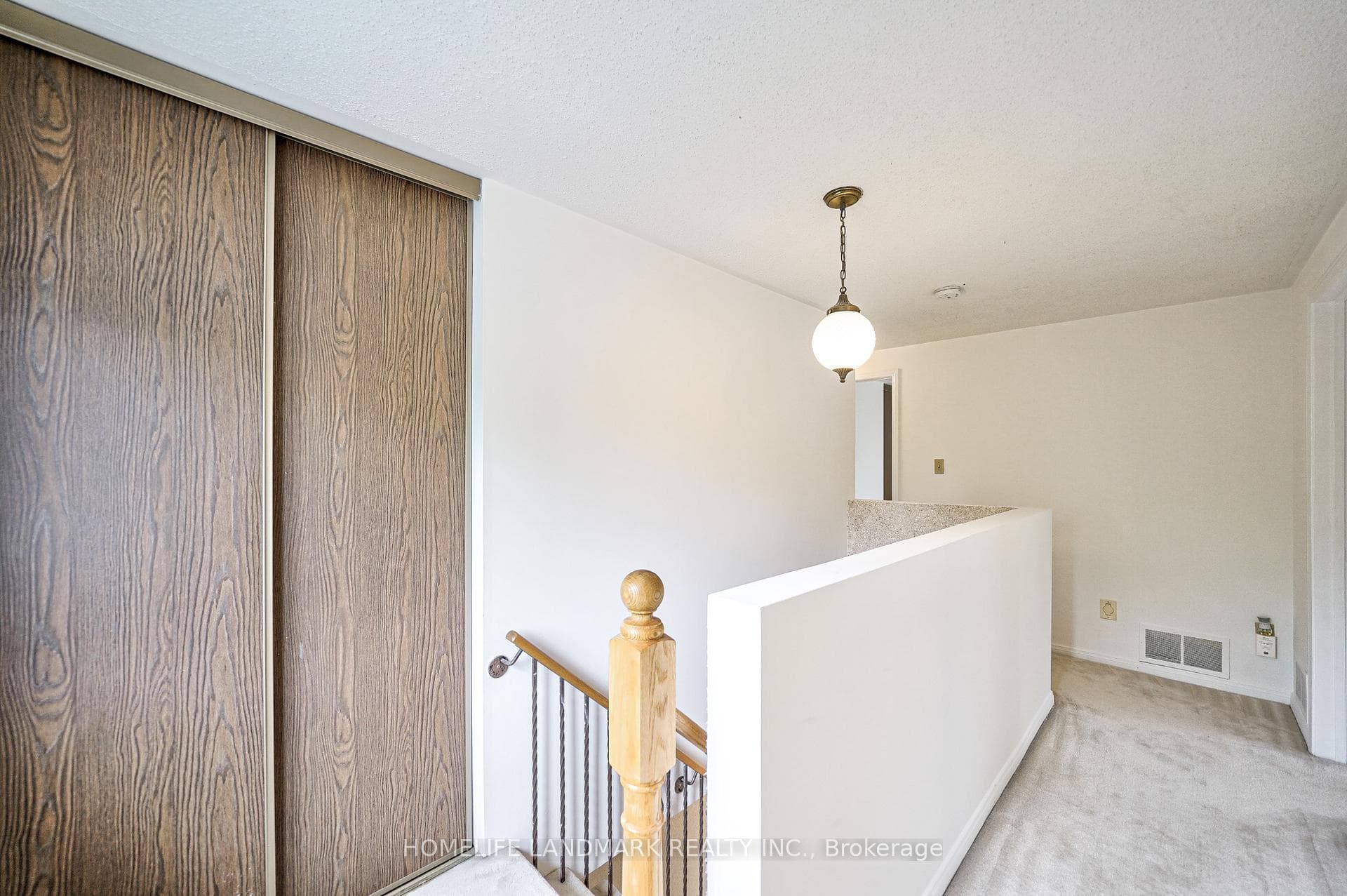 1076 Huntingwood Drive photo 20