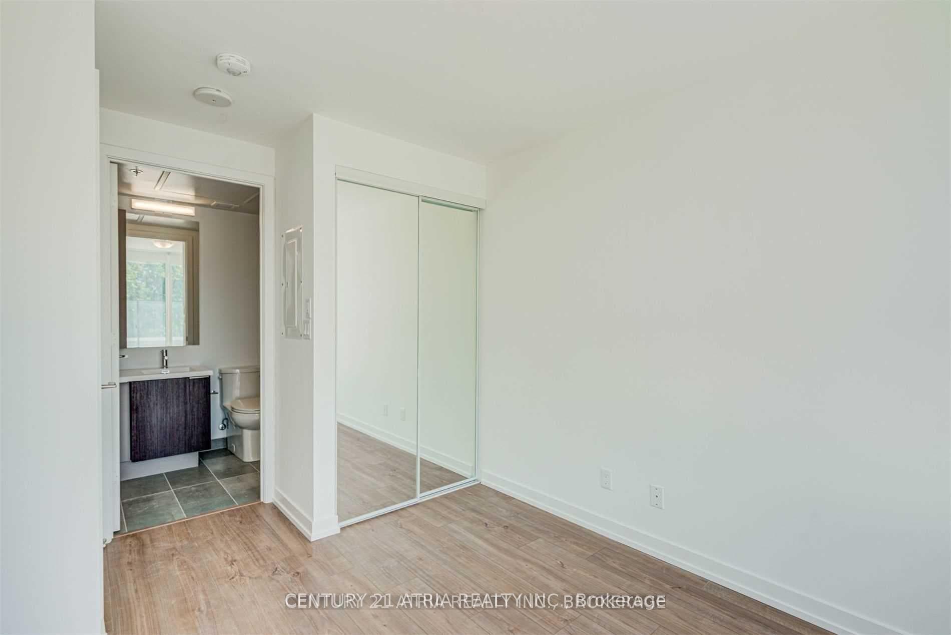 203 College Street Unit 512 photo 15