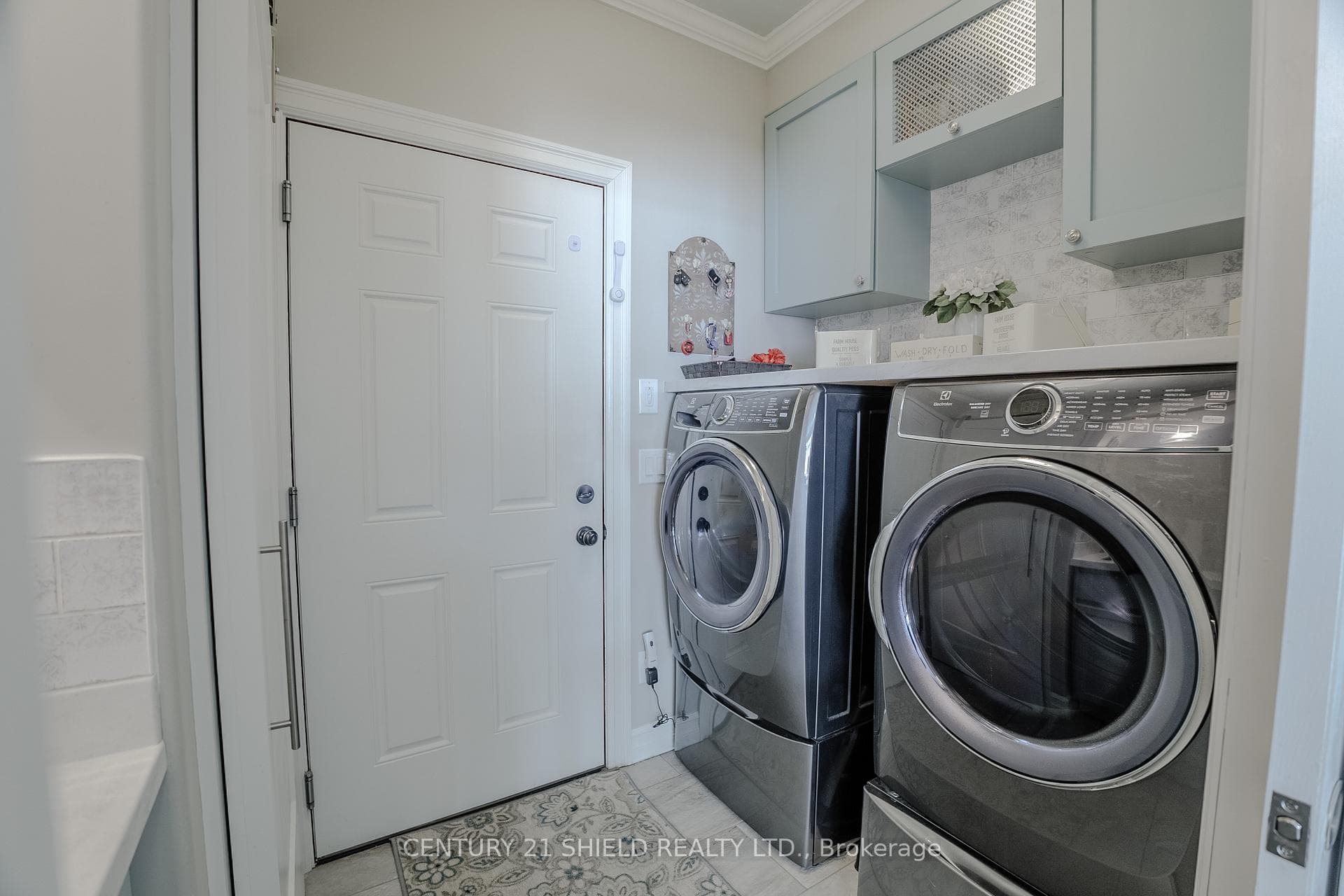 1100 McClure Crescent photo 37