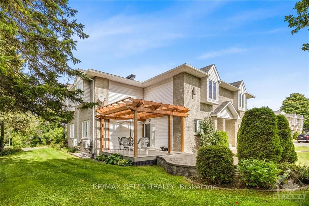 304 CECILE Boulevard photo 3