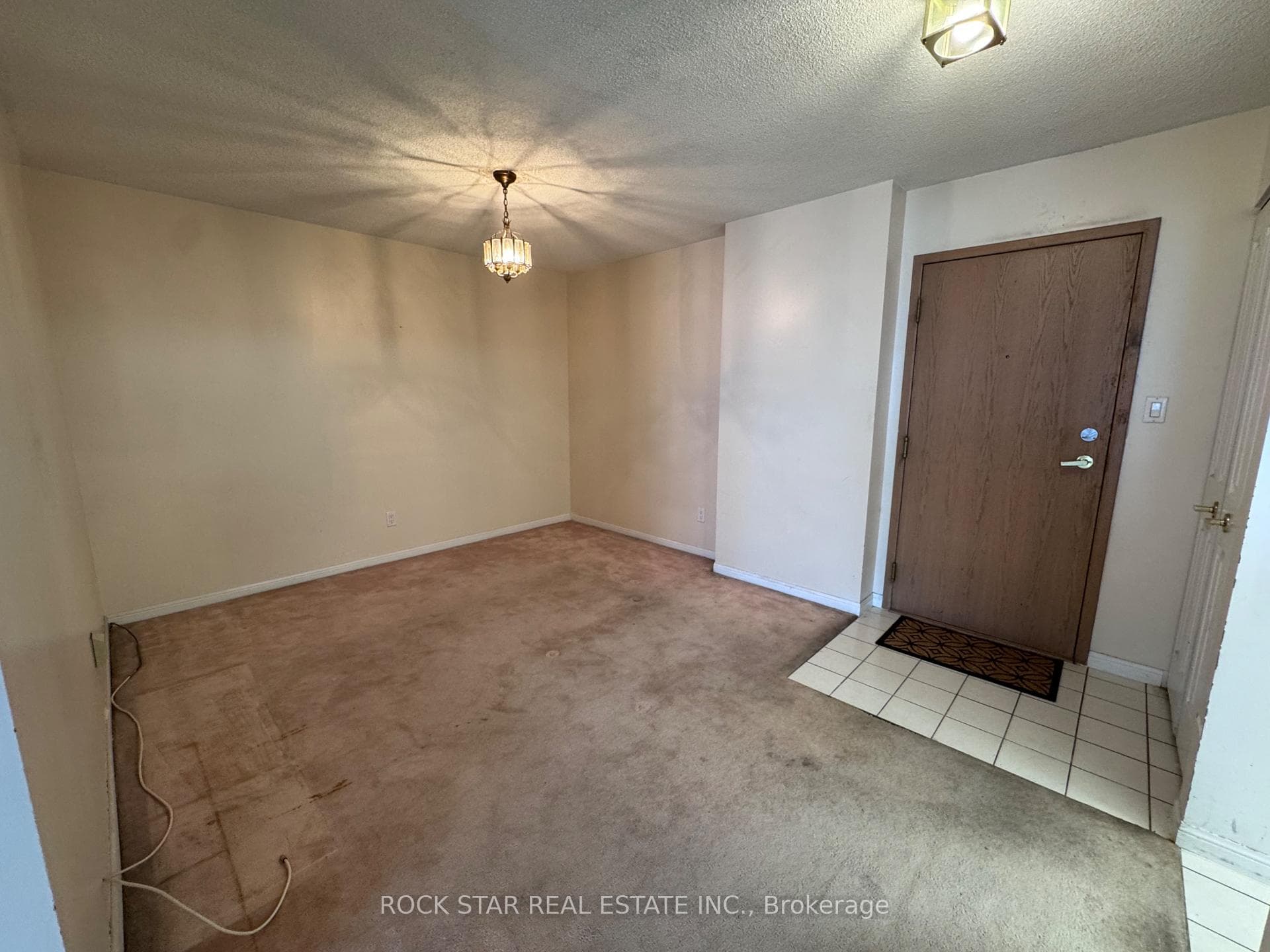 88 Corporate Drive Unit 2702 photo 3