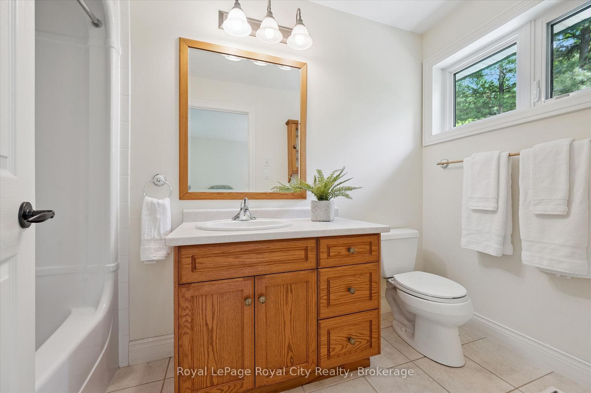 135 Hume Road photo 34