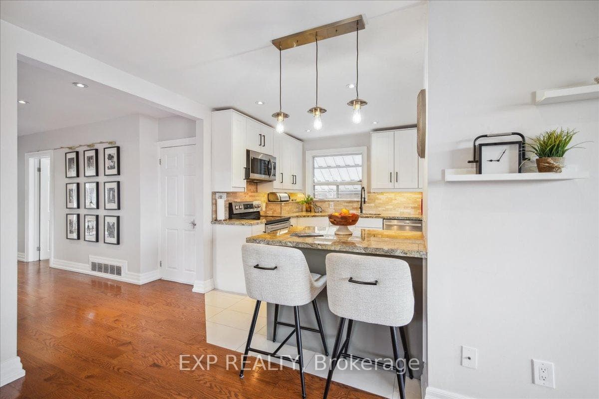 137 Kingsview Boulevard photo 10