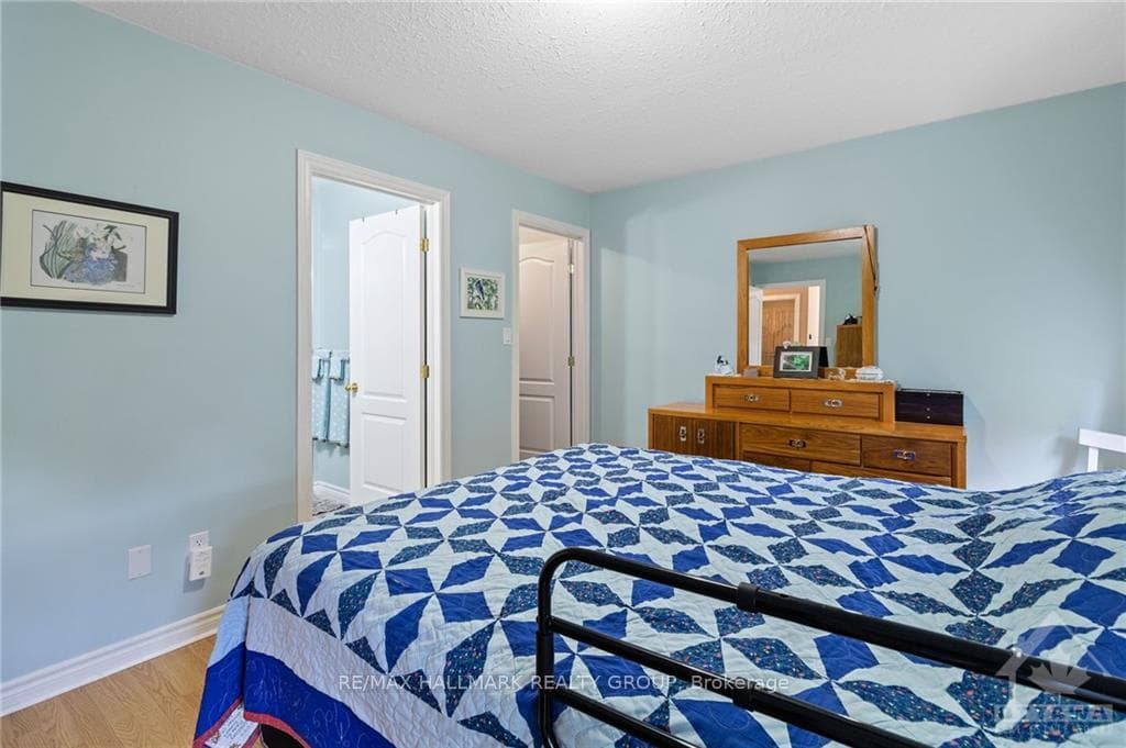 18 REGENCY Place photo 19