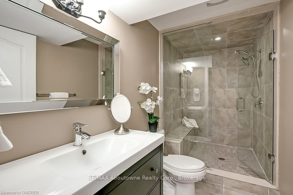 640 WEYNWAY Court photo 35