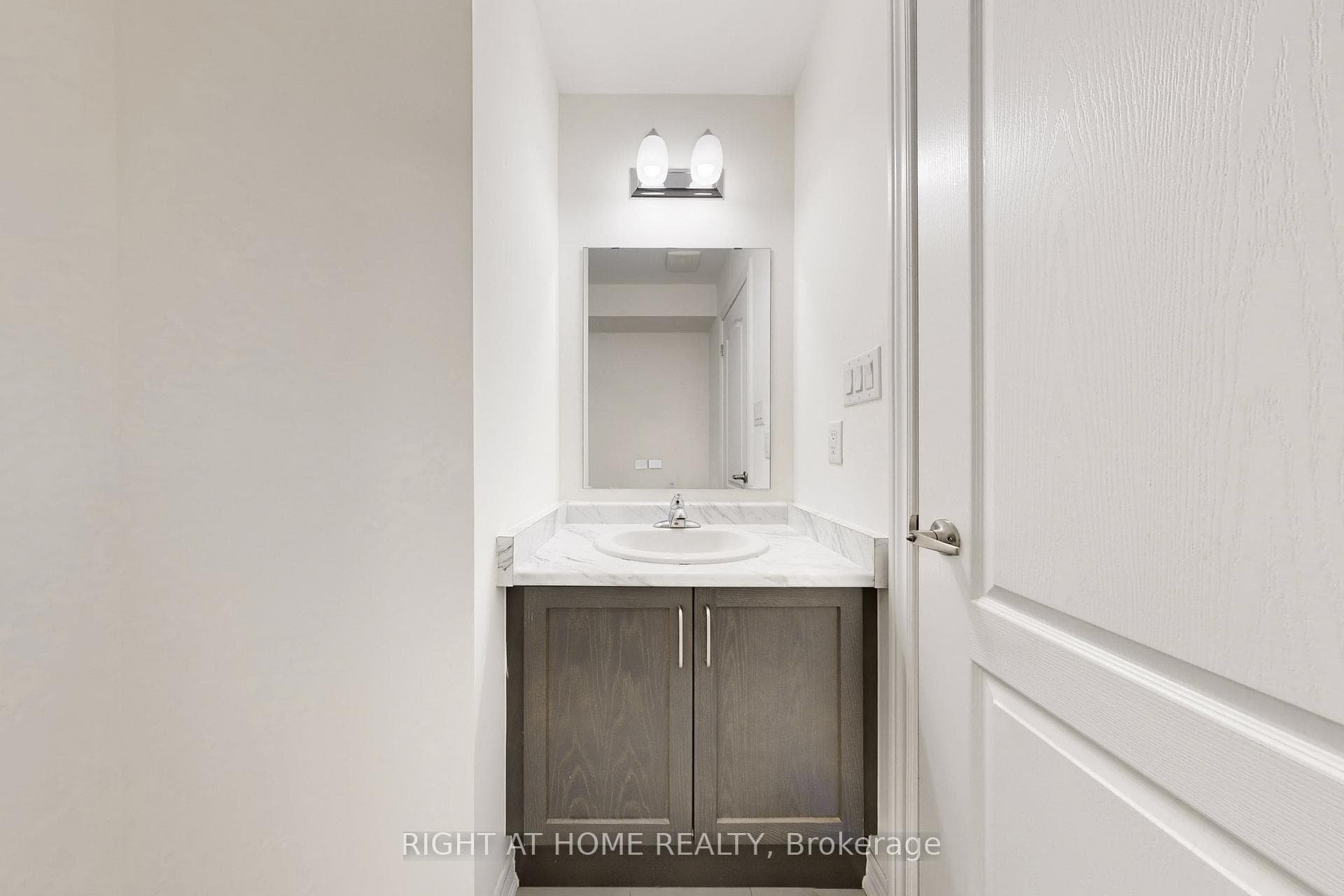 553 White's Hill Avenue photo 18