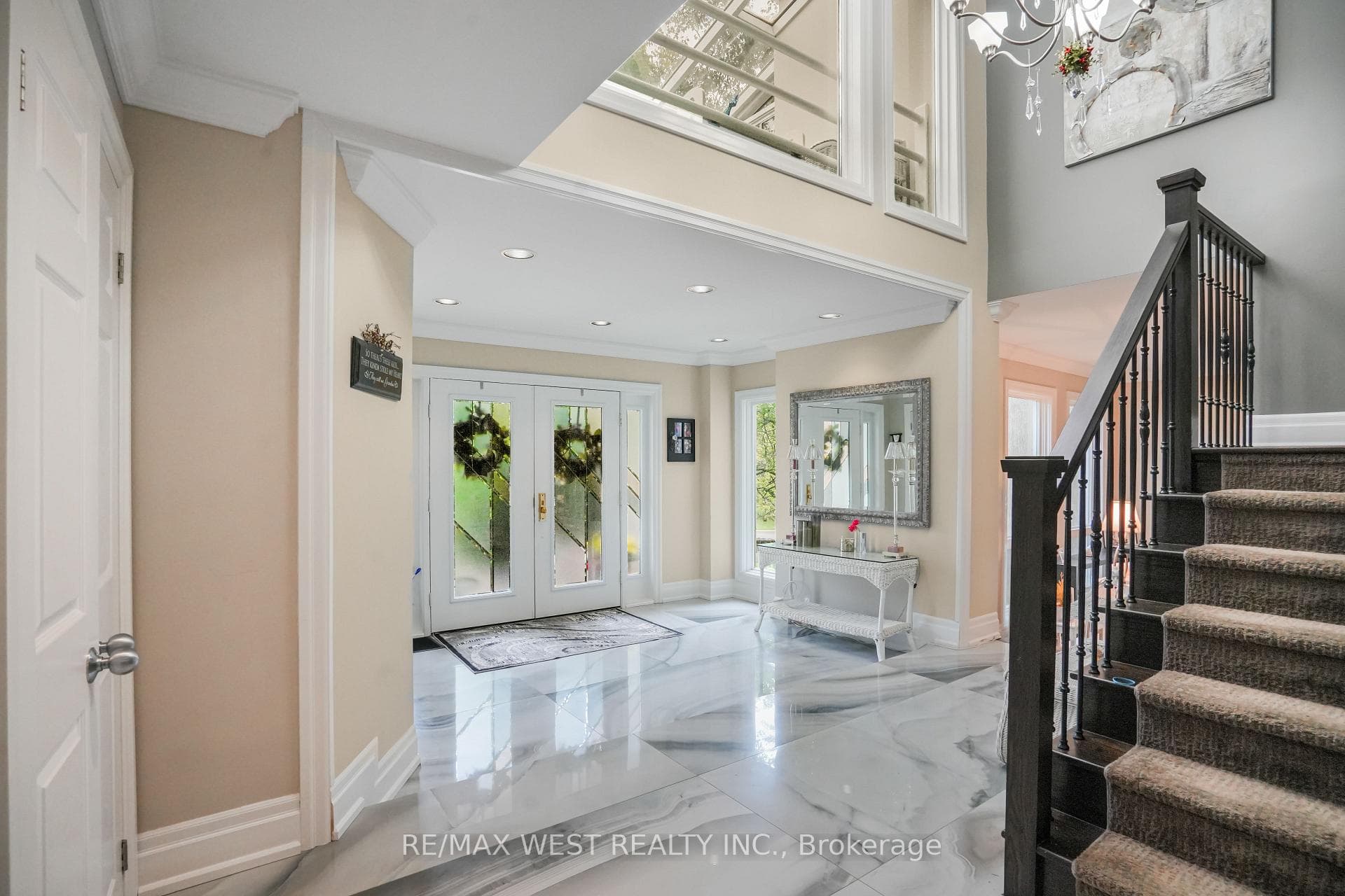 179 Ellis Avenue photo 1