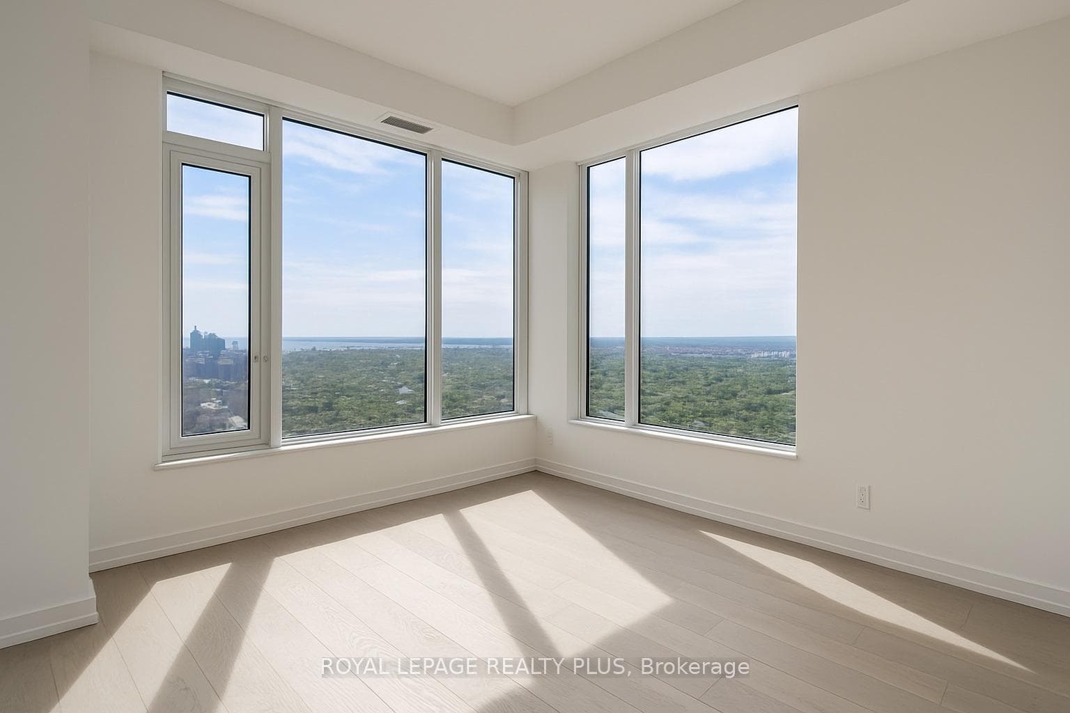 11 Yorkville Avenue Unit 4902 photo 36