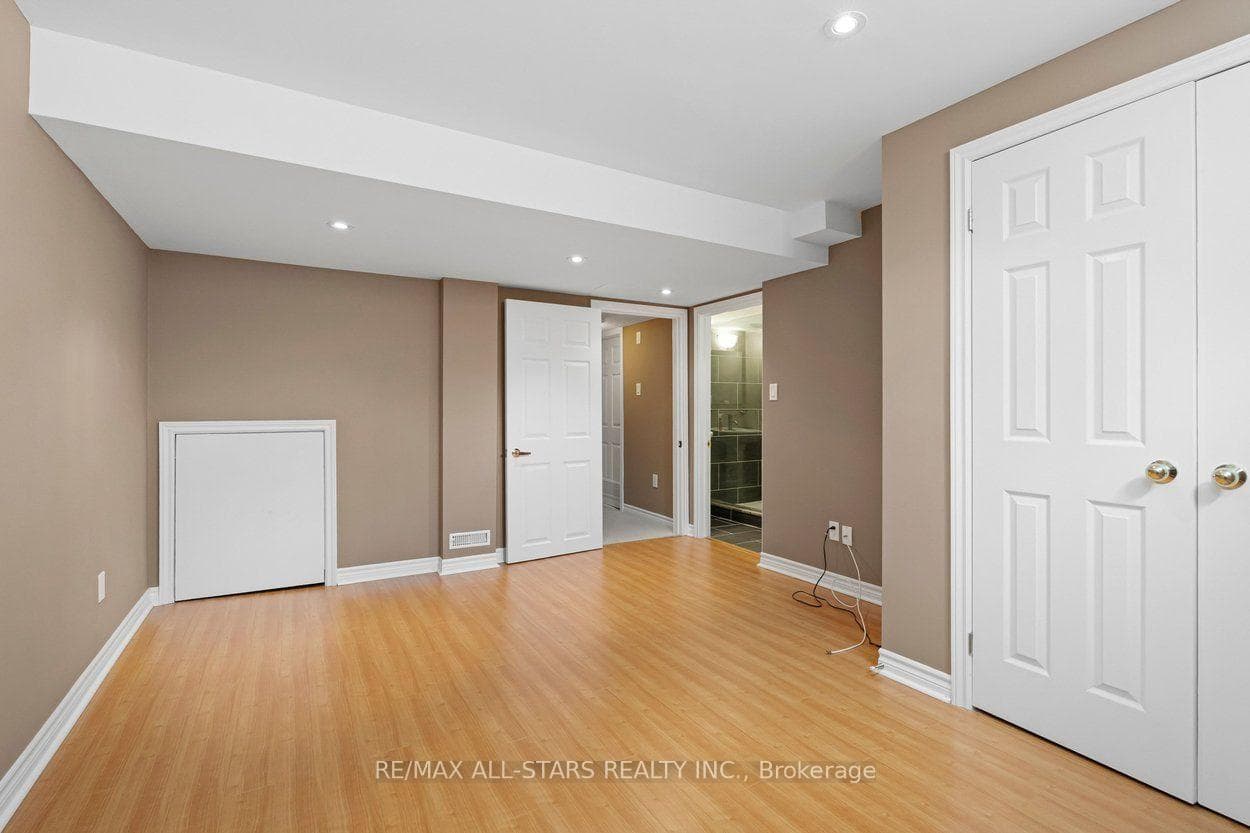 113 Louisbourg Way photo 35