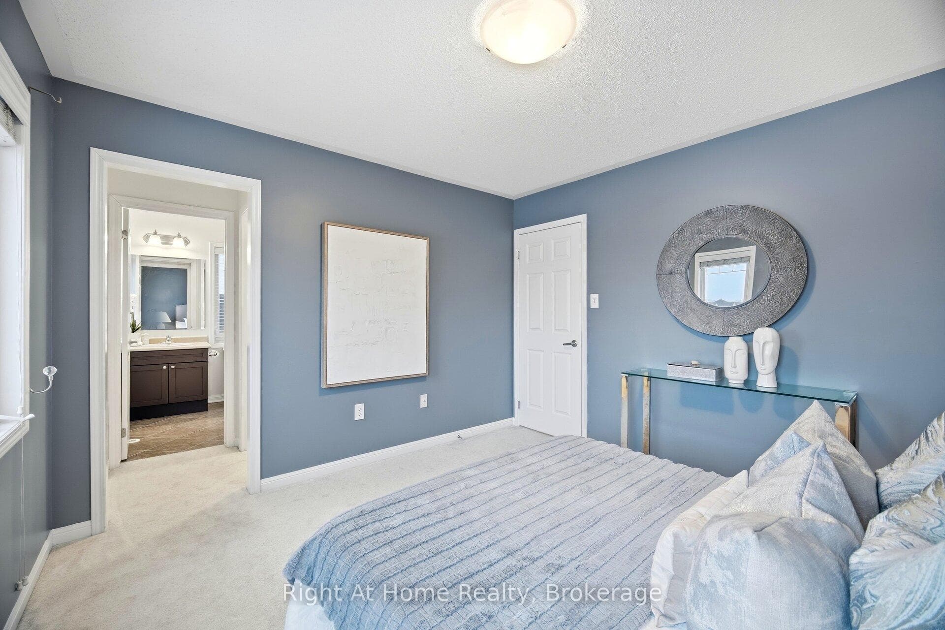 Main Bedroom Access To Ensuite Bath