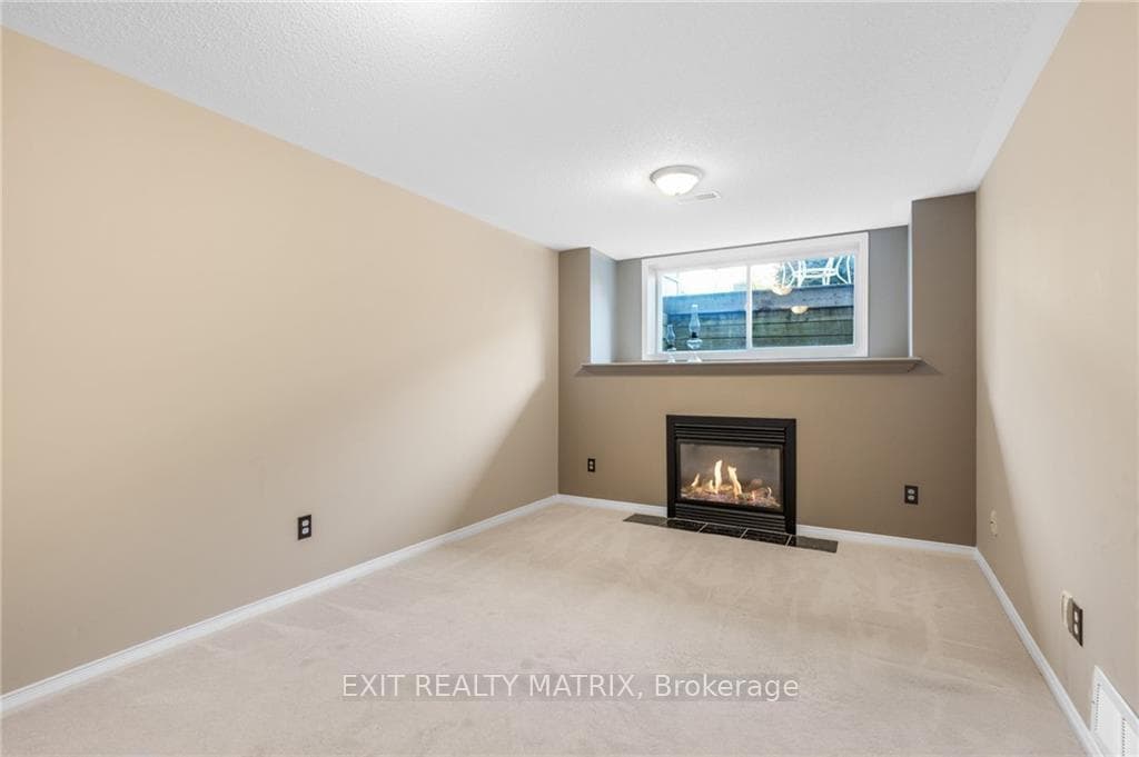 1119 BRASSEUR Crescent photo 27