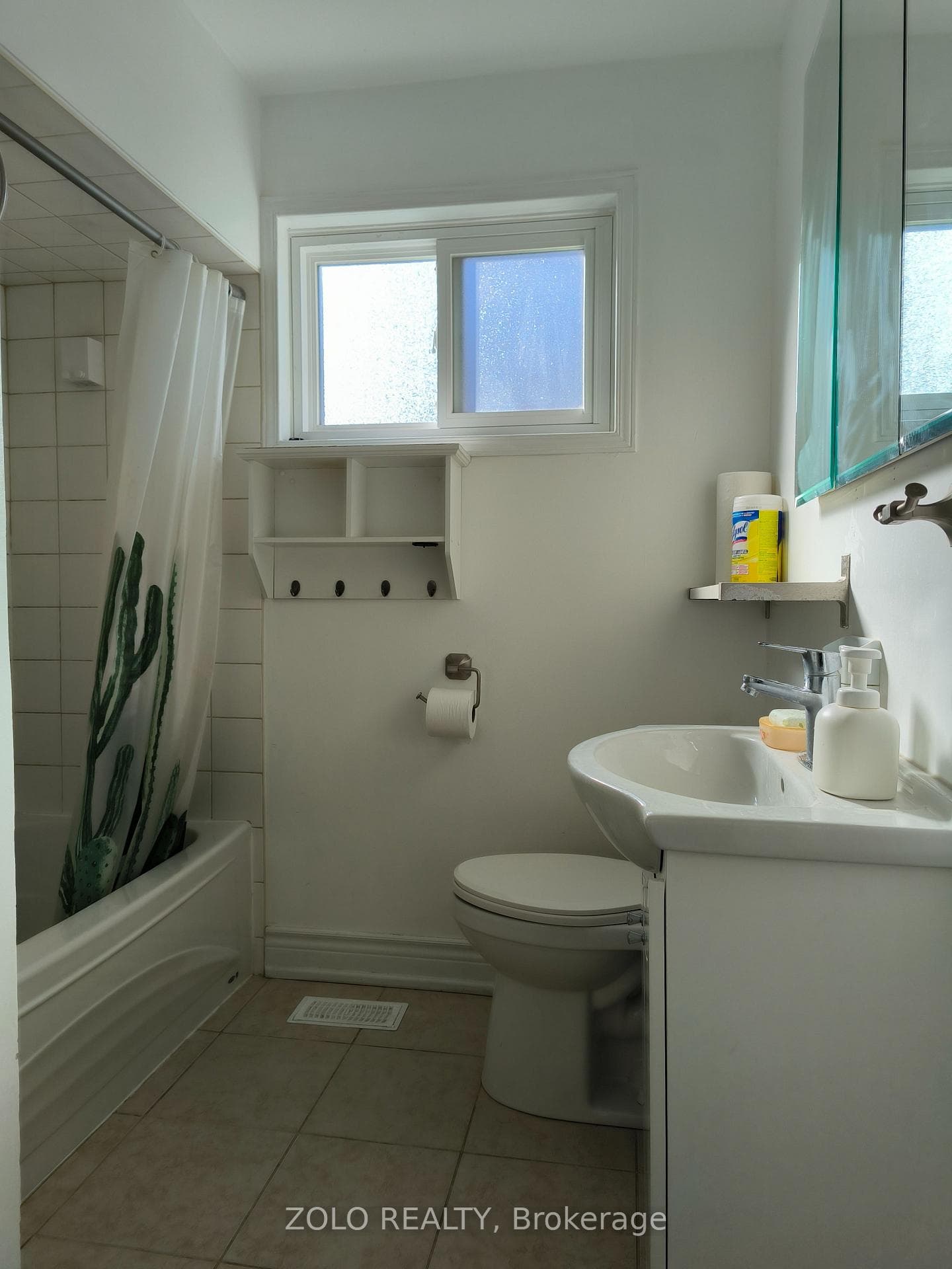 4 Cloebury Court Unit Main Floor photo 9