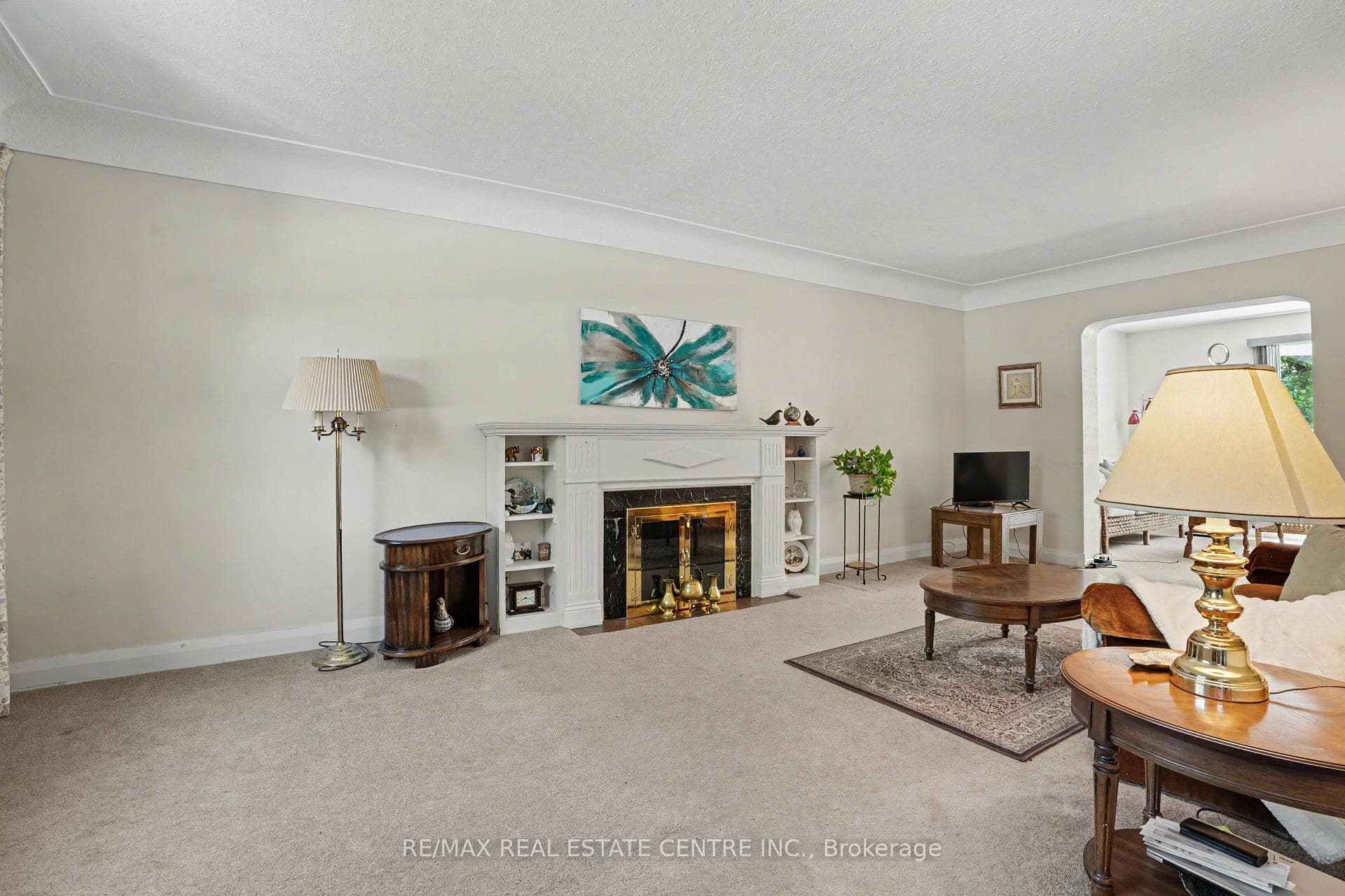 2068 Wellington Avenue photo 6