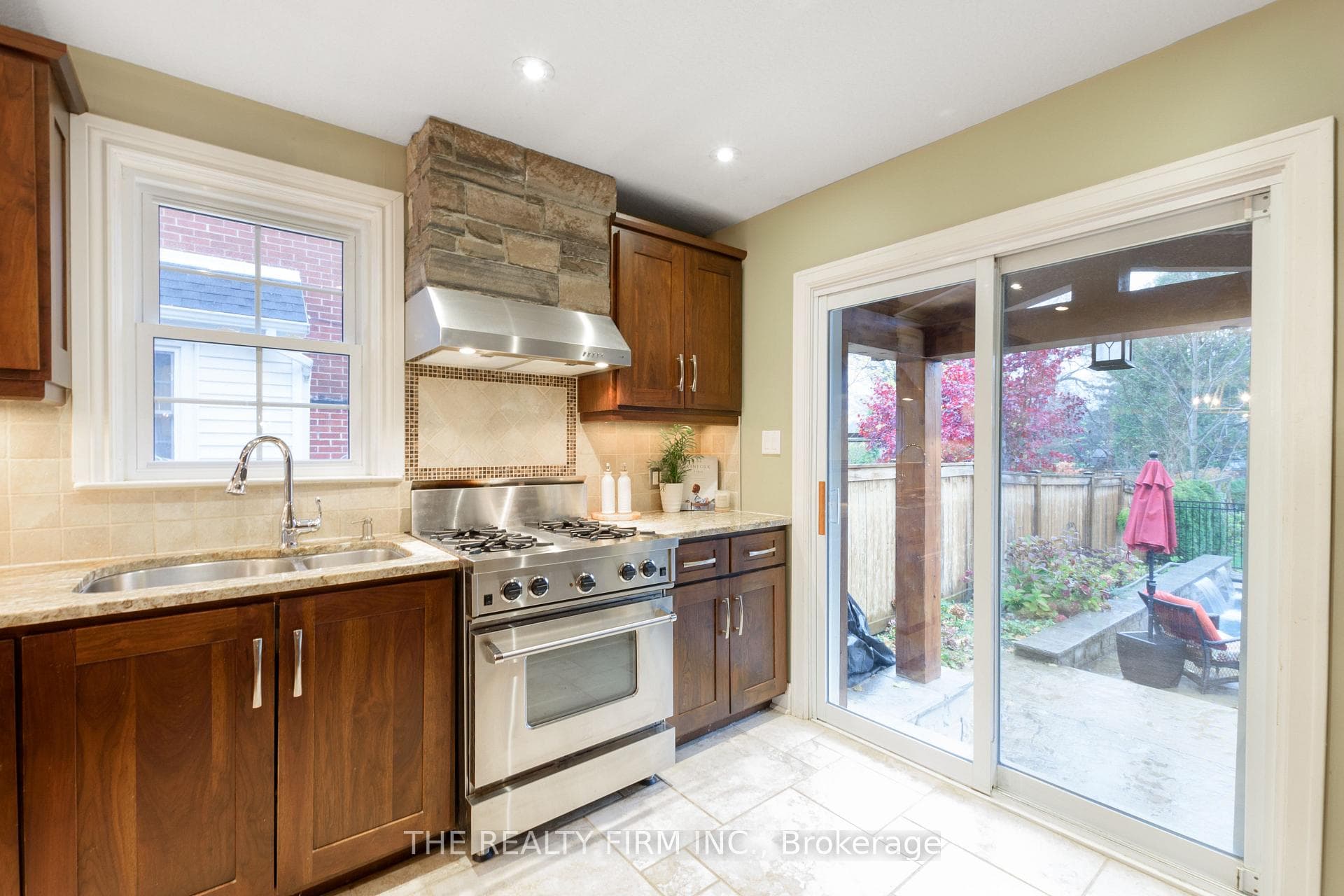 570 Cheapside Street photo 9