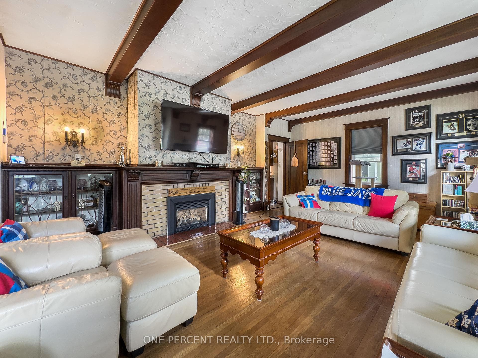 104 DUNDAS Street photo 6