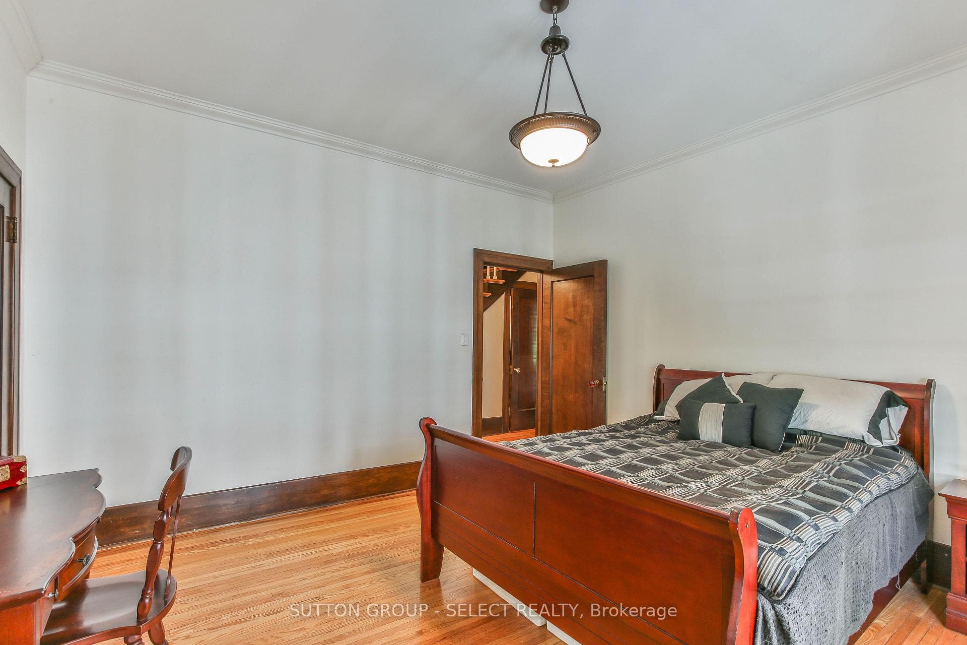272 Huron Street photo 17